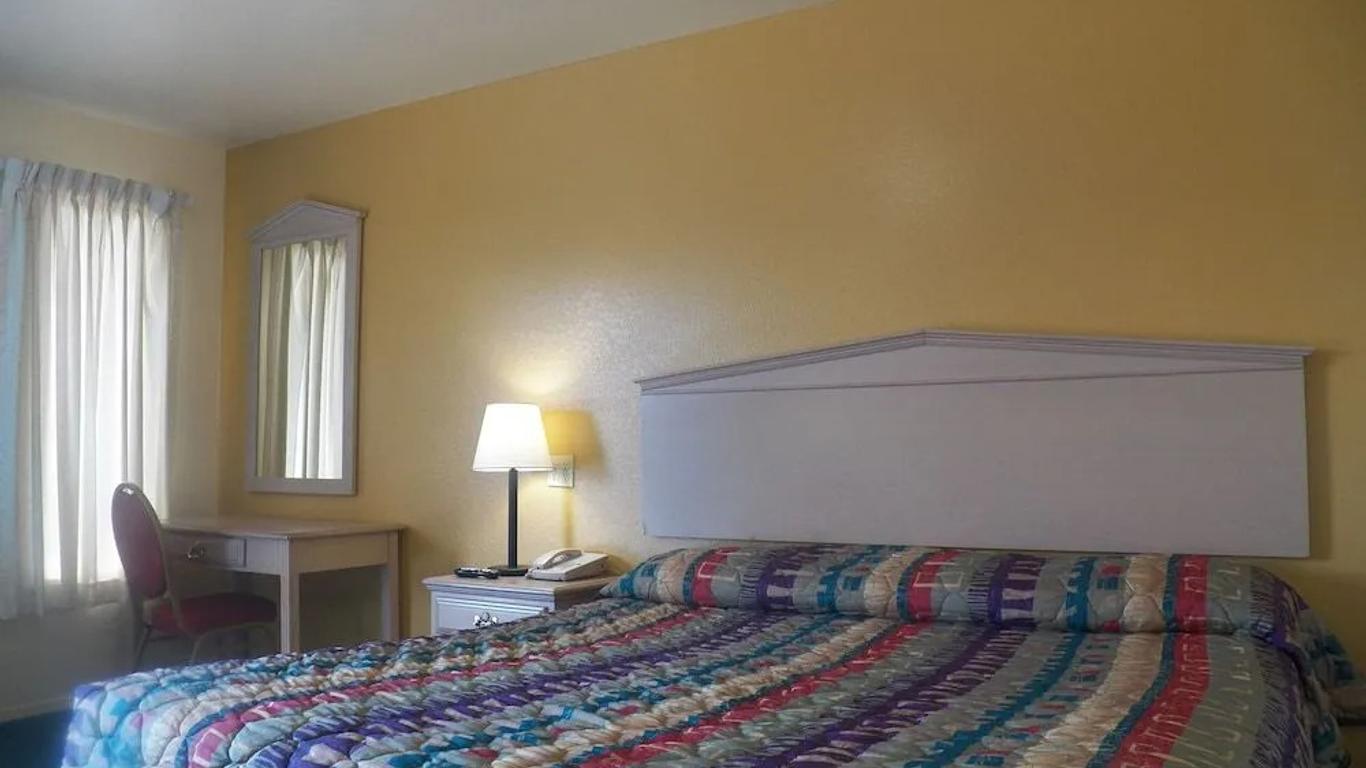 Sleepy Traveler Motel