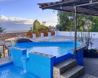 Loma Tranquila - Alajuela - Piscina