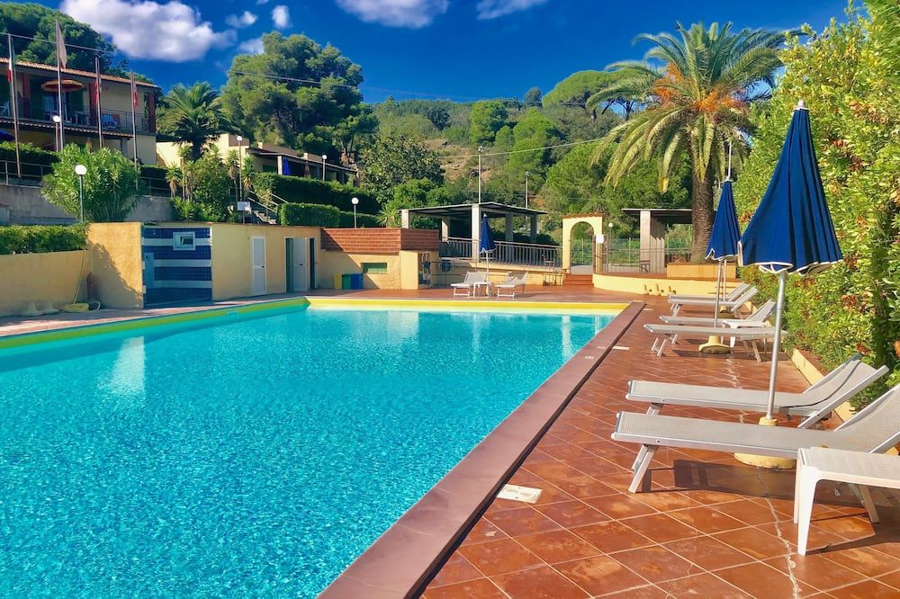 ريزيدنس لا فالدانا - كابوليفري - حوض السباحة