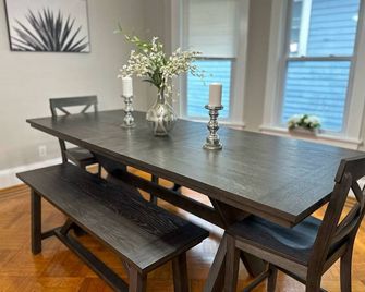 The Allen House - 3 Bedroom - 2 Full Bath - Private Gorgeous Apartment - Sleeps 8 - Albany - Dining room