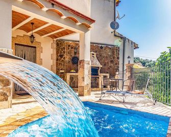 Beautiful home in Rute - Rute - Bazén