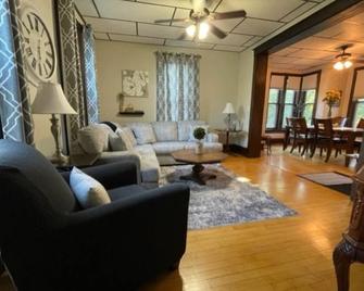 Historic Gem on Ferry Street - Anoka - Living room