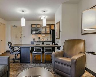 Pet-Friendly Lodging Near South Jersey Regional Airport! Free Parking, Kitchen! - Mount Laurel - Kitchen