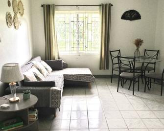 Serenity 2-bed Apartment in Port Antonio, Portland - Port Antonio - Living room