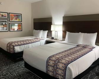 La Quinta Inn and Suites by Wyndham-Red Oak TX IH-35E - Red Oak - Bedroom