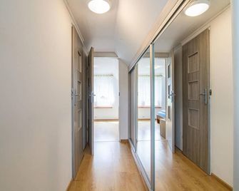 2 Bedroom Nice Home in Jedwabno - Jedwabno - Hallway