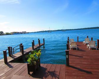 Los Balcones Over The Sea - Carenero - Vista del exterior