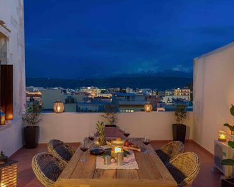 Lithinon Luxury Suites with Free Parking - La Canea - Balcón