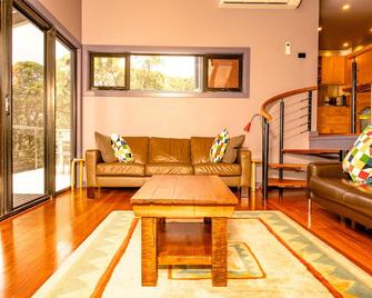 Fab&funky Is A Perfect Set Up For Groups, 2 Families Or 3 Couples, Sleeps 9 - Avoca Beach - Sufragerie