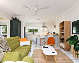 Tiki Dreams - With A Large Breezy Balcony - Cairns - Salon