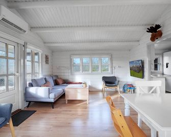 Lovely Home In Holbæk With Wifi - Holbæk - Living room