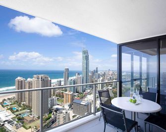 مانترا سيركل أون كافيل - سورفرس باراديس - شرفة