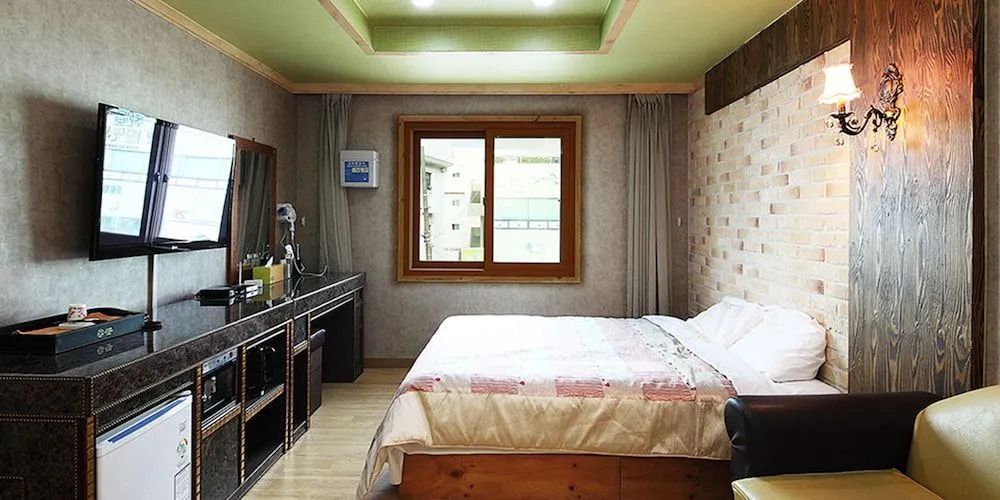 Suanbo Hot Spring Land