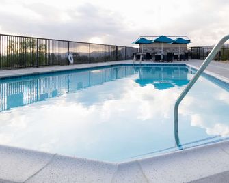 Hampton Inn & Suites by Hilton Porter Ranch Los Angeles - Newhall - Pool