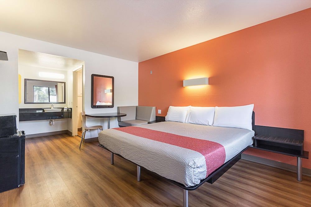 Motel 6 Fresno Ca from $66. Fresno Hotel Deals & Reviews - KAYAK