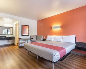 Motel 6 Fresno Ca - Fresno - Bedroom