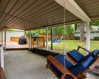 2 Bedroom Ft Moore Retreat - Columbus - Patio