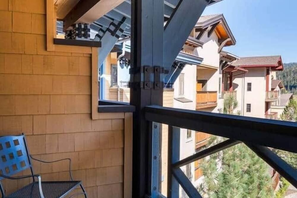 Top Floor Village Ski-In/Ski-Out Condo - Olympic Valley - Balcon