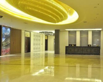 Yanji Changbaisong Hotel - Yanbian - Ло ббі