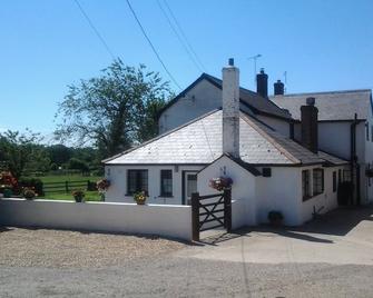 Thorps Farm Bed and Breakfast - Fordingbridge - Building