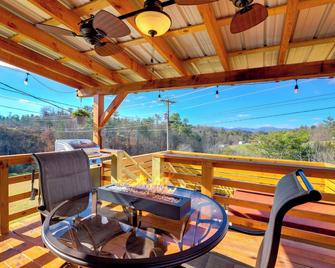Studio w/ Loft, Hot Tub & Views in Marshall! - Marshall - Balcón