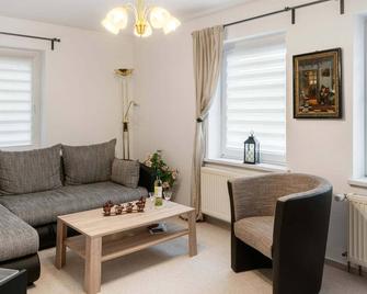 Holiday home with terrace and fenced garden - Bad Kösen - Wohnzimmer
