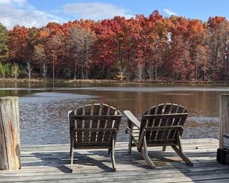 Cozy Country Cottage On Our Private Mountain Lake - Dunlap - Patio
