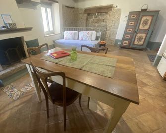 La casina del vicolo - Baschi - Eetruimte