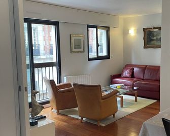 Olympics! Roland Garros Area- 1 Bedroom- 1 Bath Condo - Paris - Salon