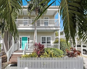 Charming 3-bedroom house featuring a heated private pool. - Duck Key - Edificio