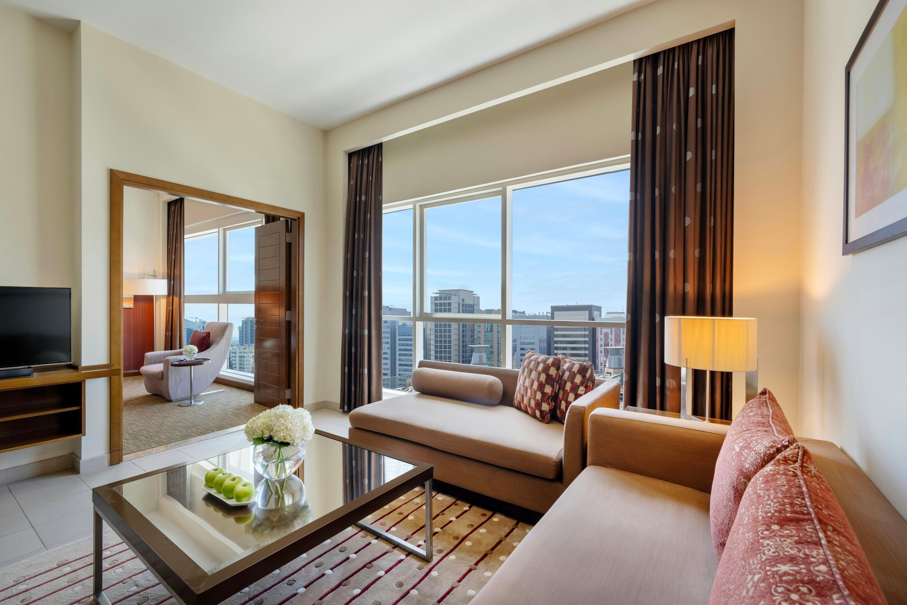 Grand Millennium Al Wahda Executive Apartments - Abu Dhabi - Living room