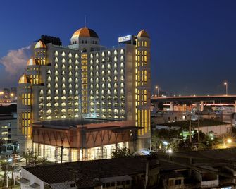 Al Meroz Hotel Bangkok - The Leading Halal Hotel - בנגקוק - בניין