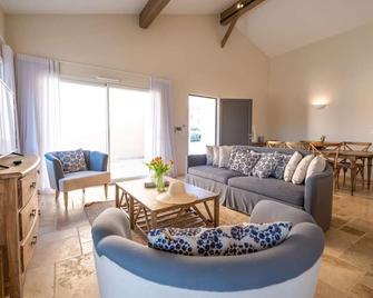 Villa Castelnau - air conditioning & heated swimming pool, perched in the grounds - XVI - Castelnau-de-Montmiral - Sala de estar