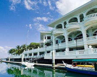 Avillion Admiral Cove - Port Dickson - Building