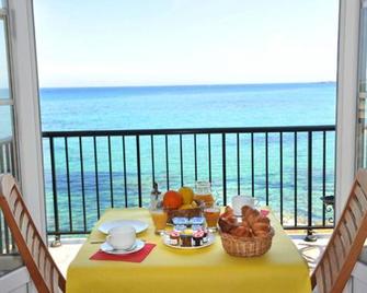 Hôtel De La Plage Les Arcades - Algajola - Balcón