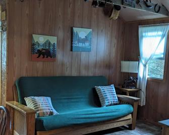 Cozy Cabin with an RV &Camper Hookup - Bath - Вітальня