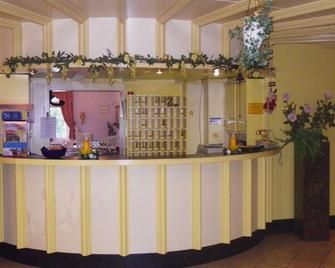 Hotel Stadt Baunatal - Baunatal - Rezeption
