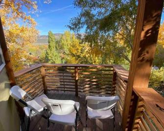 Laura's Tower - King, Full Kitchen, Views, Work Area, Wifi - Paonia - Balcón