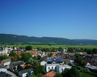 Dorfmeister Business Hotel B&B - Weikersdorf am Steinfelde - Extérieur
