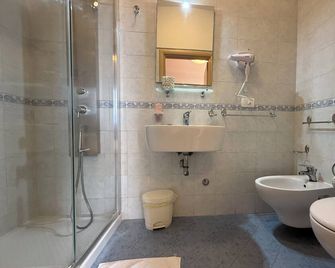 Albergo Perseo - Portopalo di Capo Passero - Bathroom