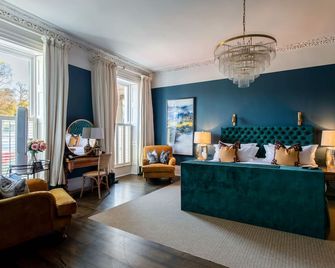 No38 The Park - Cheltenham - Living room