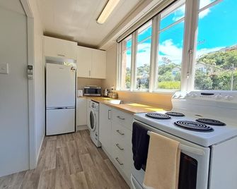 St Clair Stay Walk To The Surf - 1 Bedroom - Dunedin - Kitchen