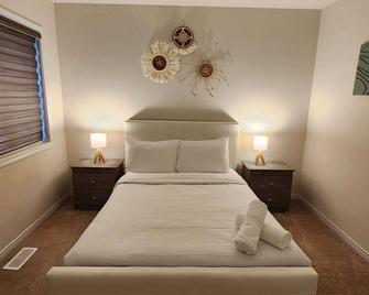 Niagara Oasis Hideaway - Thorold - Bedroom