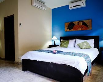 Ellies Hotel - South Kuta - Makuuhuone