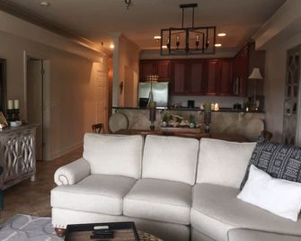Wonderful ground floor condo at the beautiful Smith Lake. - Jasper - Living room