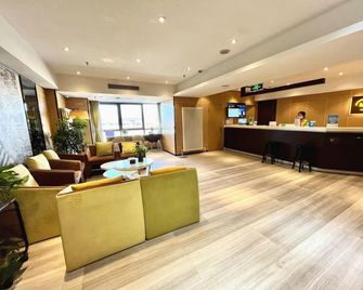 Iu Hotelsanyang Wanda Plaza - Anyang - Front desk