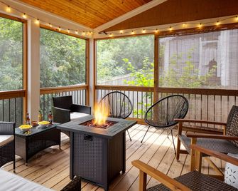 Sweetgum By Avantstay Black Mountain Retreat W/ Covered Deck - Black Mountain - Balkon