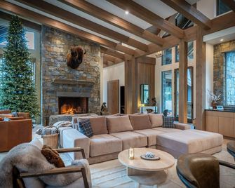 Mountain Lake Luxury Ski Chalet - Revelstoke - Lounge