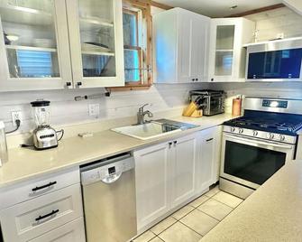 Hidden gem! Southampton beach cottage - Hampton Bays - Kitchen