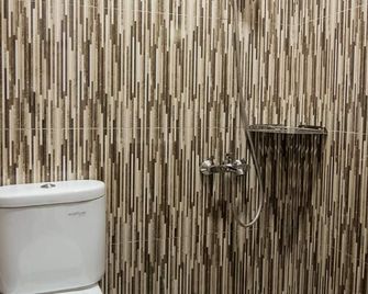 OYO 3826 Columbus Residence K11 - Karawang - Bathroom